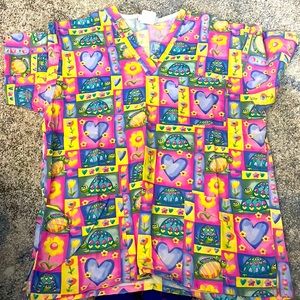 Women’s 3-pocket scrub shirt